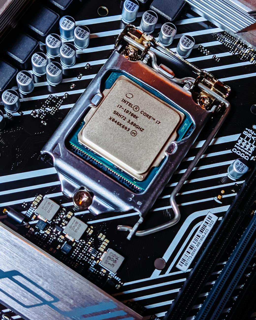 インテルCPUとは？パソコン性能を左右する重要パーツ